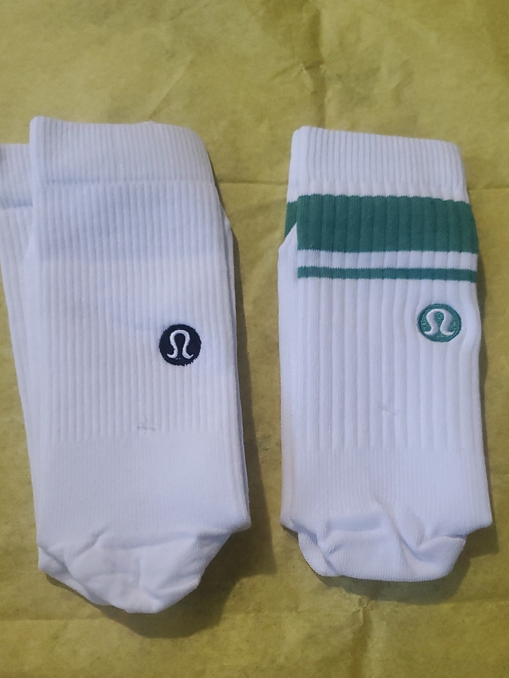 lululemon athletica Men’s White Crew Socks 2 Pairs -Green And Black Accents